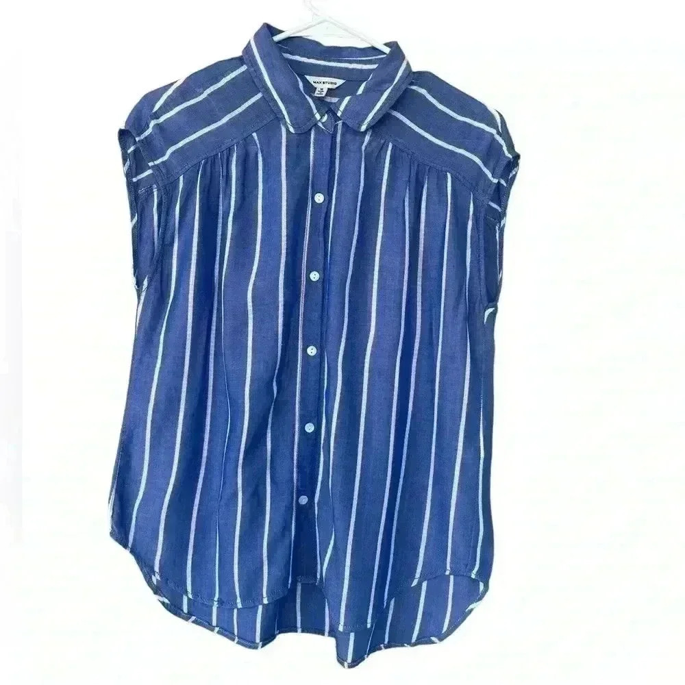 MAX STUDIO women’s striped blue/white short sleeve button down sz M gently used